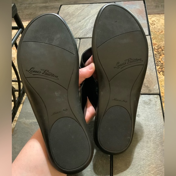 AUTHENTIC Louis Vuitton Black Patent Leather sandals with Gold Buckle Size 38 - Picture 7 of 9